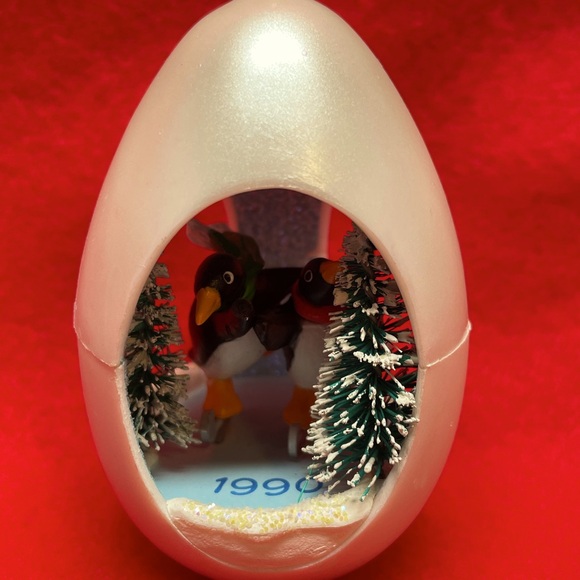 Penguin Hallmarks Ornament - Picture 1 of 7